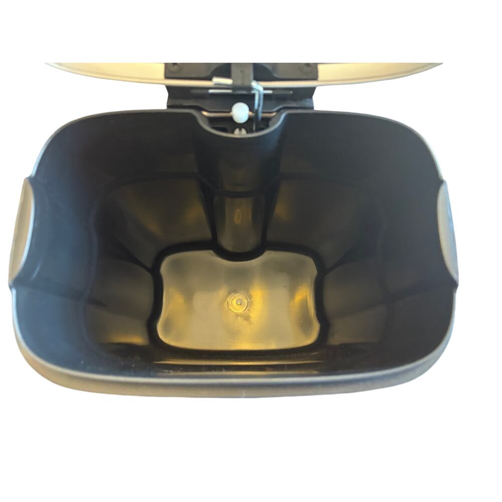 Smudge Resistant Small Rectangular Trash Can With Soft-Close Foot - Picture 4 of 12